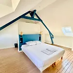 Les Hirondelles De Deauville