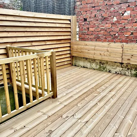 Les Hirondelles De *