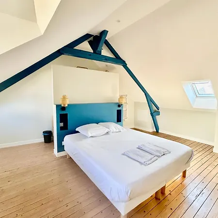 Les Hirondelles De Deauville