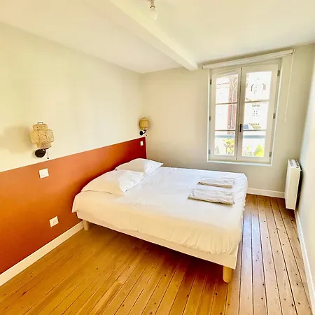 Les Hirondelles De Deauville