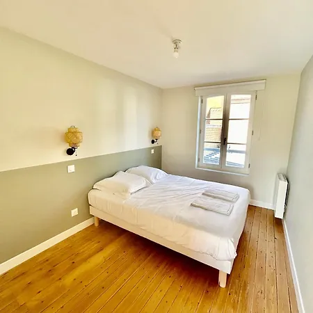 Les Hirondelles De Nyaraló Deauville