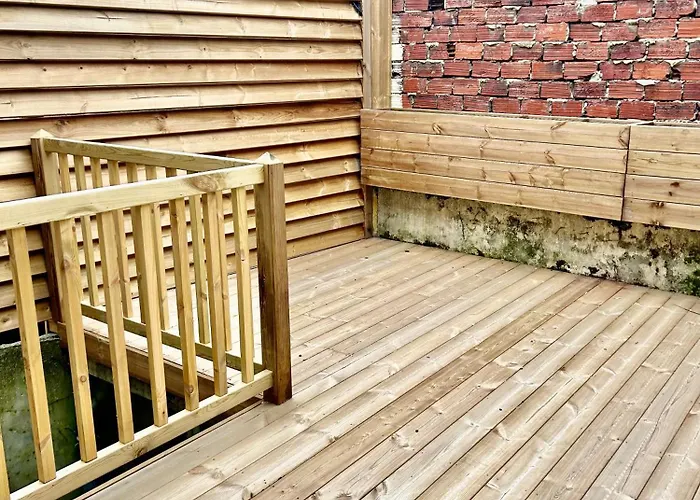 Les Hirondelles De *