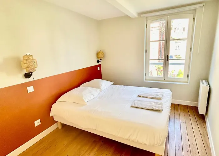 Les Hirondelles De Deauville