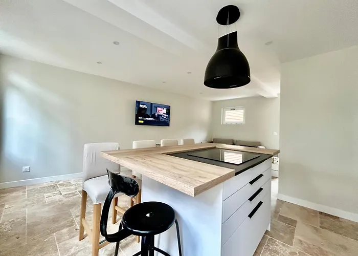 Les Hirondelles De Сasa de vacaciones