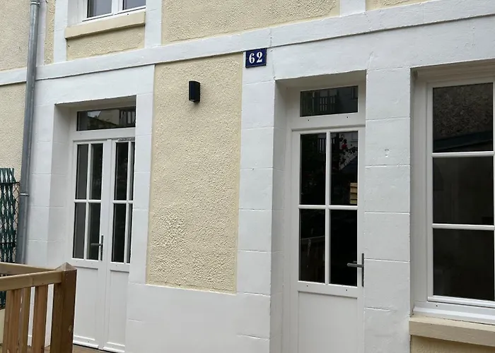 Les Hirondelles De 別荘 *